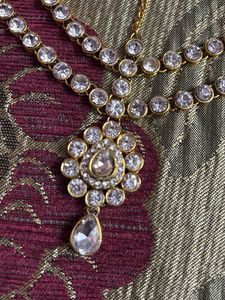 Elegant Maang Tikka Headpiece