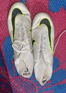 NIKE STUDS