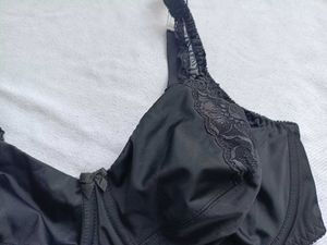 Elegant Black Lace Trim Bra