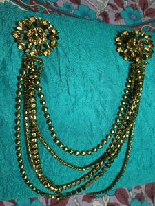 Exquisite Gold Brooch with Dangling Chains