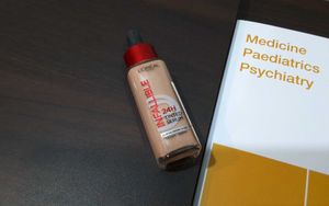loreal infallible tinted serum. shade 3-4 (light-m
