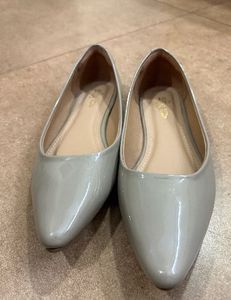 Stylish Grey Pointed Toe Flats