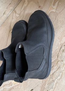 Stylish Black Chelsea Boots