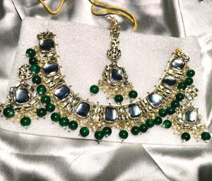 Elegant Kundan Necklace Set with Maang Tikka