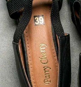 AJIO's Black leather heels (with freegift🎁🎁)
