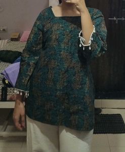 comb pf 4 Embroidered Kurtas🥳💥