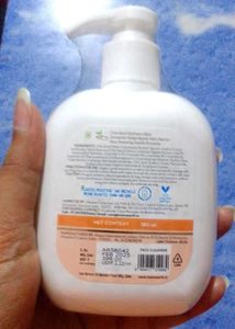 Mamaearth Chia Calming face cleanser