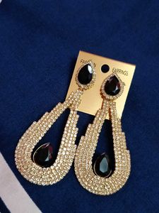 Glamorous Black Teardrop Earrings