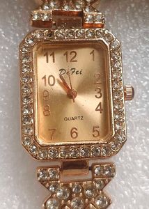 Elegant Rose Gold Women’s Watch with Crystal Detai