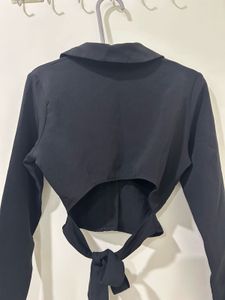 H&amp;M Black Tie-Back Cut-Out Cropped Shirt