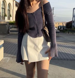 Chic White Mini Skirt Medium Size