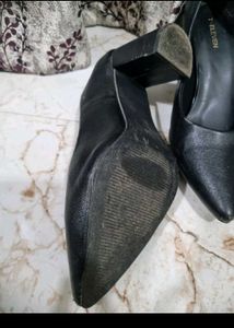 black pump block heel