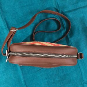Chic Crossbody Bag with Zigzag Pattern ✨