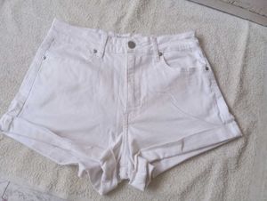Chic White Denim Shorts