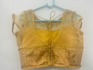 Designer Blouse &amp; Elegant Cream &amp; Gold Saree