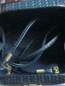 Vintage Black Slingbag