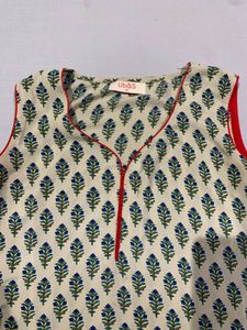 Cream &amp; Blue Printed Sleeveless Kurta