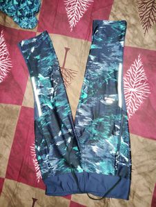 T-shirt and regular fit track pant