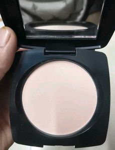 Elle 18 compact powder shade pearl
