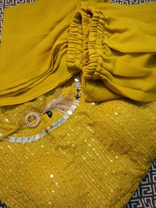 🌸Mustard Naira Suit Set 🌸