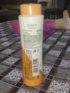 Pond's Sandal Radiance Talcum Powder