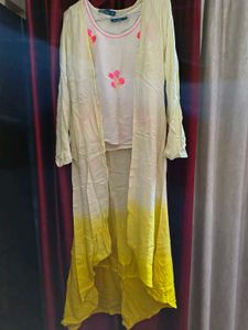 White Sleeveless Top With Free Size Shrug