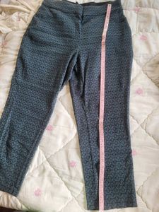 Patterned Capri Pants