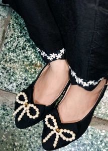 Elegant Black Ballet Flats with Pearl Bows