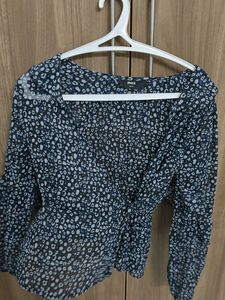 Chic Printed V-Neck Long Sleeve Top
