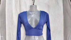 20216. Long Sleeve Plunge Neck Crop Top