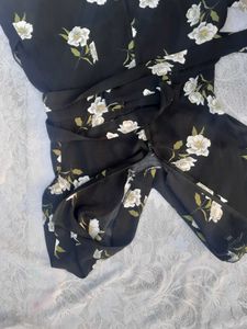 DOROTHY PERKINS Black floral playsuit