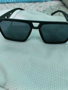 Black goggle