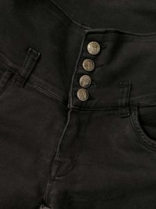 Stylish Black High-Waisted Jeans
