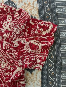 Red &amp; White Floral Print V-Neck Top
