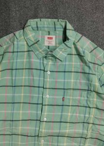 Levi's Plaid Button-Up Shirt