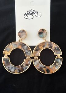 Chic faux  Tortoiseshell Hoop Earrings