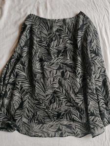 Chic Leaf Print Top
