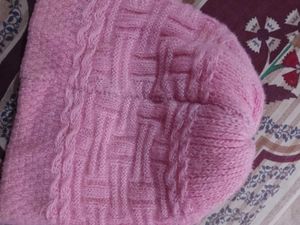 cozy pink beanie with pearls detail❤️