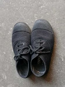 kids school shoes