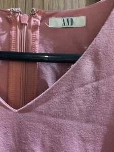 Chic Pink Sleeveless V-Neck Dress