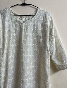 Elegant White Chikankari Kurta