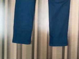 Knee Cut Women Denim Jeans