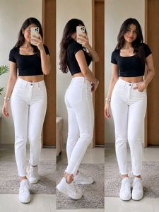 Chic White Jeans