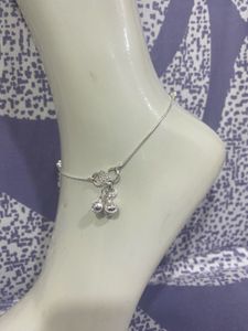 Elegant Silver Anklet with Gem Accents