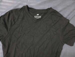 H&amp;M Black T-Shirt