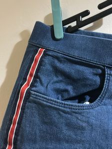 Skinny jeans with side stripes