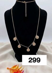 Elegant Gold Pendant Necklace