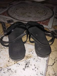 Black Flat Criss-cross Sandals For Women