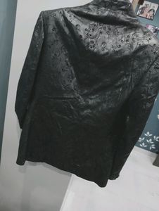 Beautiful trendy only black blazer