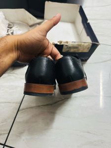 Arrow Men's Black Leather Oxford Shoes